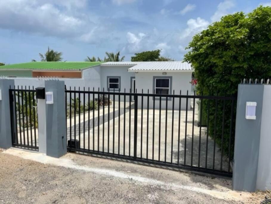 Villa Susanna 3 Bedroom 2 Bathroom House Sleeps 6Plus Willemstad Bagian luar foto